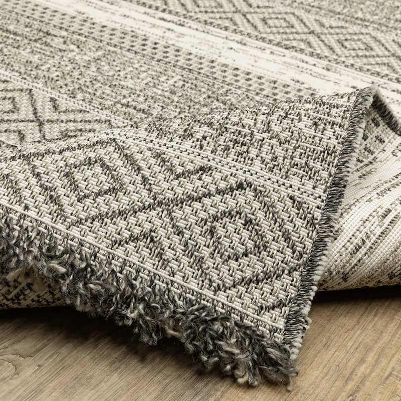Style Haven Grayton Southwestern Influence Beige/ Black Indoor-Outdoor Fringe Edge Rug