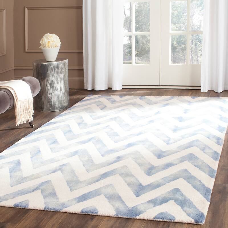 SAFAVIEH Dip Dye Erkhild Hand-tufted Wool Chevron Area Rug - 5' x 8' - Ivory/Blue