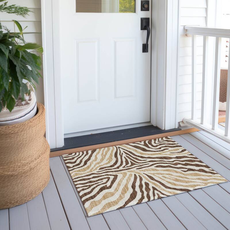 Machine Washable Indoor/ Outdoor Modern Prints Chantille Rug - Fudge - 1'8" x 2'6"