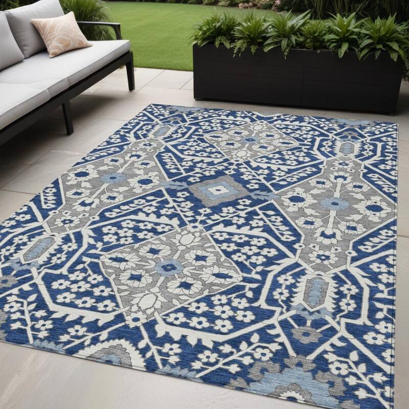 HomeRoots Floral Transitional Rectangle Outdoor Rug - 5' X 8'