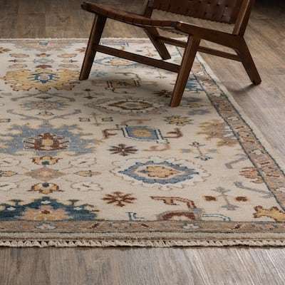 Maylin Traditional Oriental Ivory/ Multi Area Rug