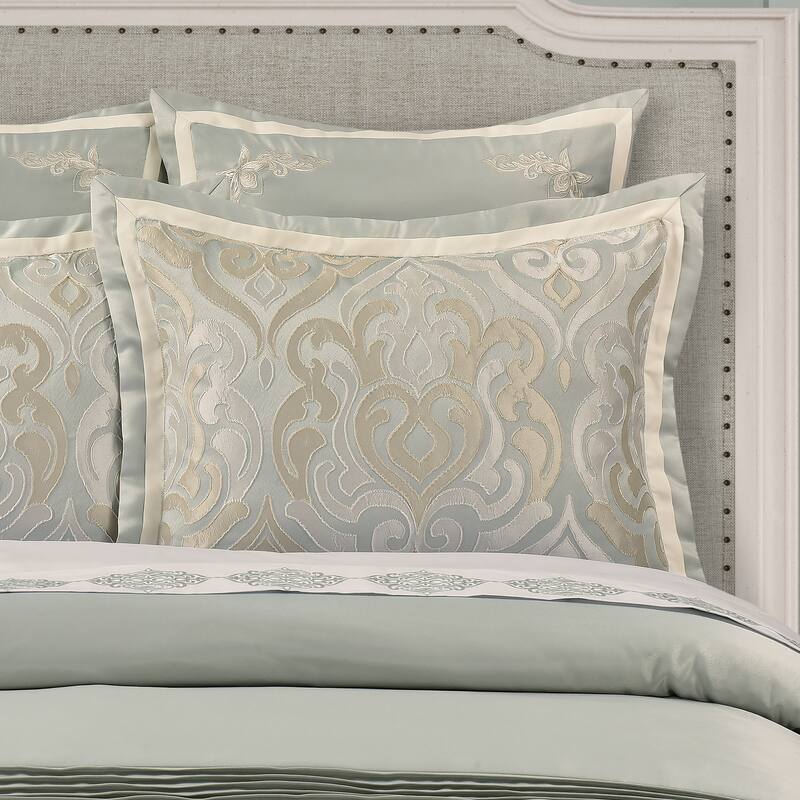 Calmfield Comforter Set
