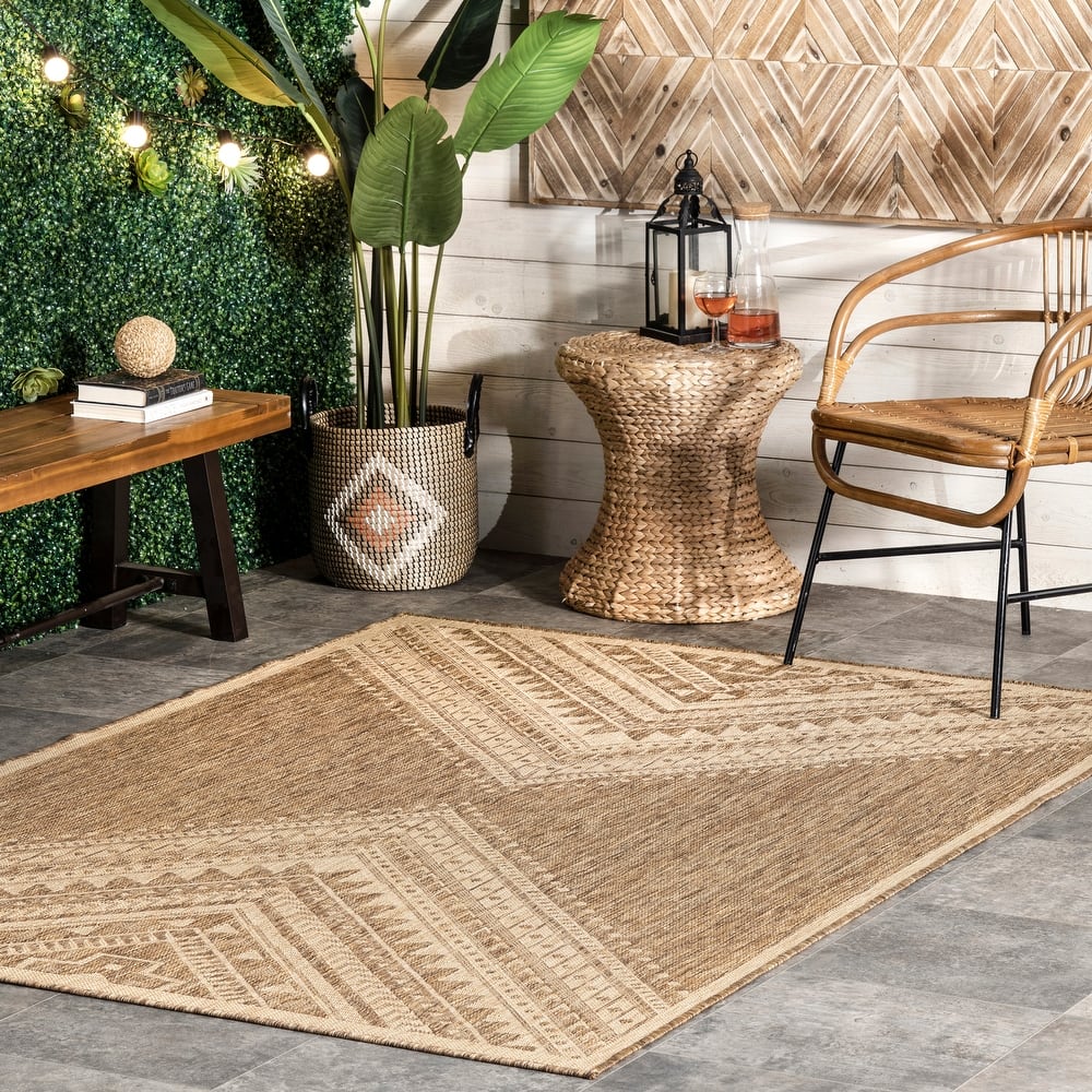 Nuloom Landry Aztec Indoor/Outdoor Area Rug