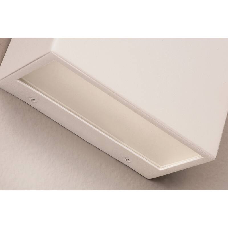 AFX DKTW050410L30D2 Dakota Single Light 4" Tall LED Outdoor Wall