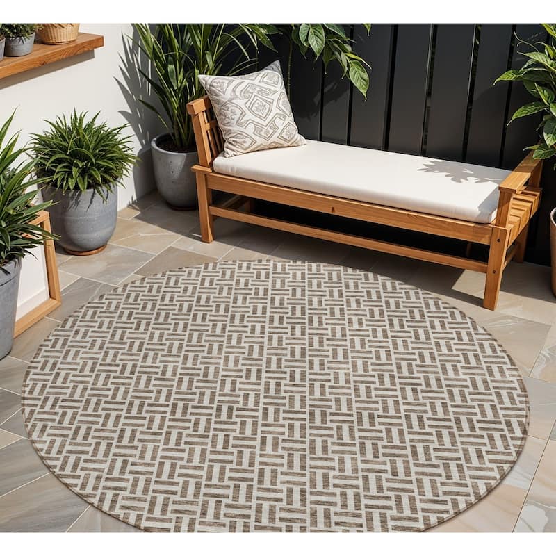 HomeRoots Geometric Transitional Rectangle Outdoor Rug - 8' Round