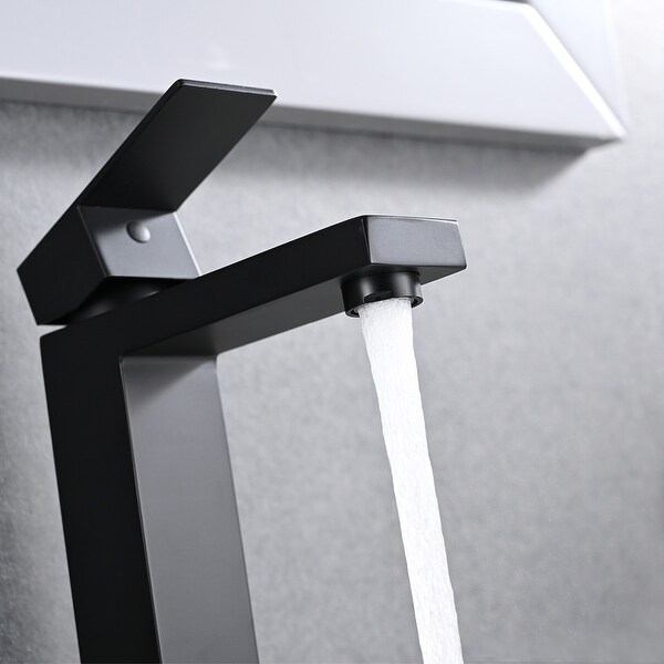 ami9622　0724 Delta Charmaine Single-Handle Pull-Down Sprayer Kitchen