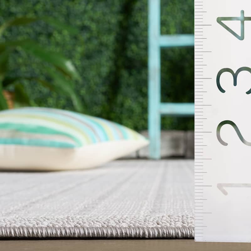 SAFAVIEH Veranda Hariette Washable Indoor/Outdoor Rug - Weather Resistant & Easy Cleaning