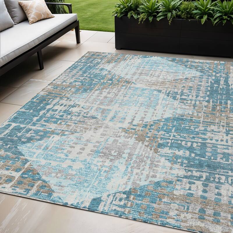 HomeRoots Geometric Transitional Rectangle Outdoor Rug - 5' X 8'