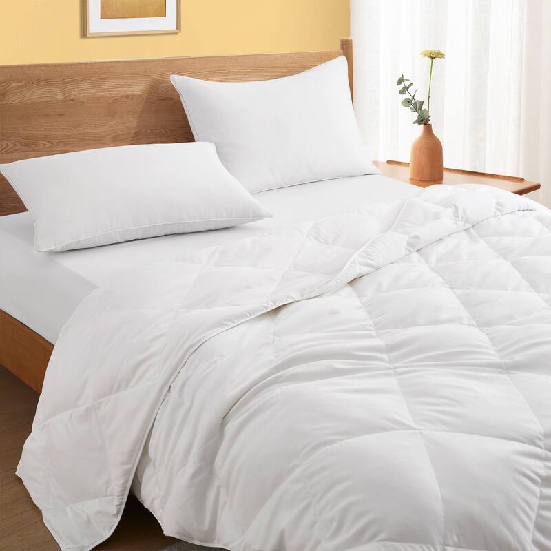 Lightweight White Down Fiber Luxury Blanket, Soft Comforter for Summer