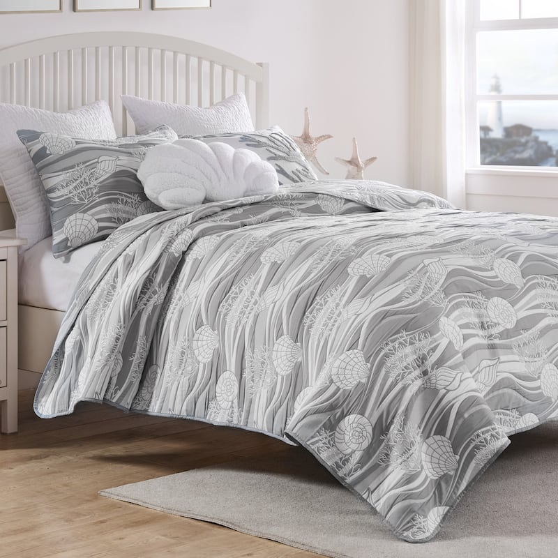 Greenland Home Coastal Paradise Reversible Matelasse Coverlet Set