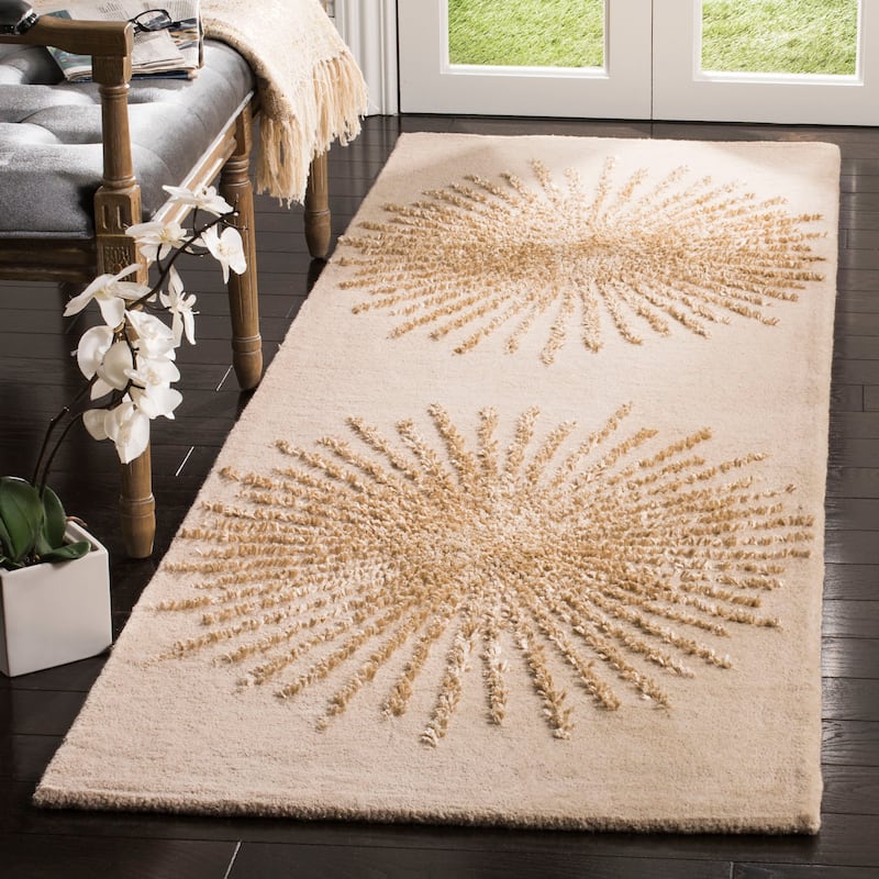 SAFAVIEH Handmade Soho Marsilia Burst New Zealand Wool Rug - 2'6" x 10' Runner - Beige - Runner