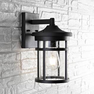 SAFAVIEH Eutrope Outdoor Wall Lantern - 6.8"x8"x11.5" - 7Wx8Dx12H