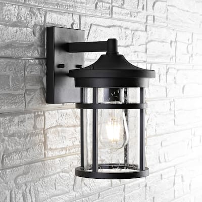 SAFAVIEH Eutrope Outdoor Wall Lantern - 6.8"x8"x11.5" - 7Wx8Dx12H