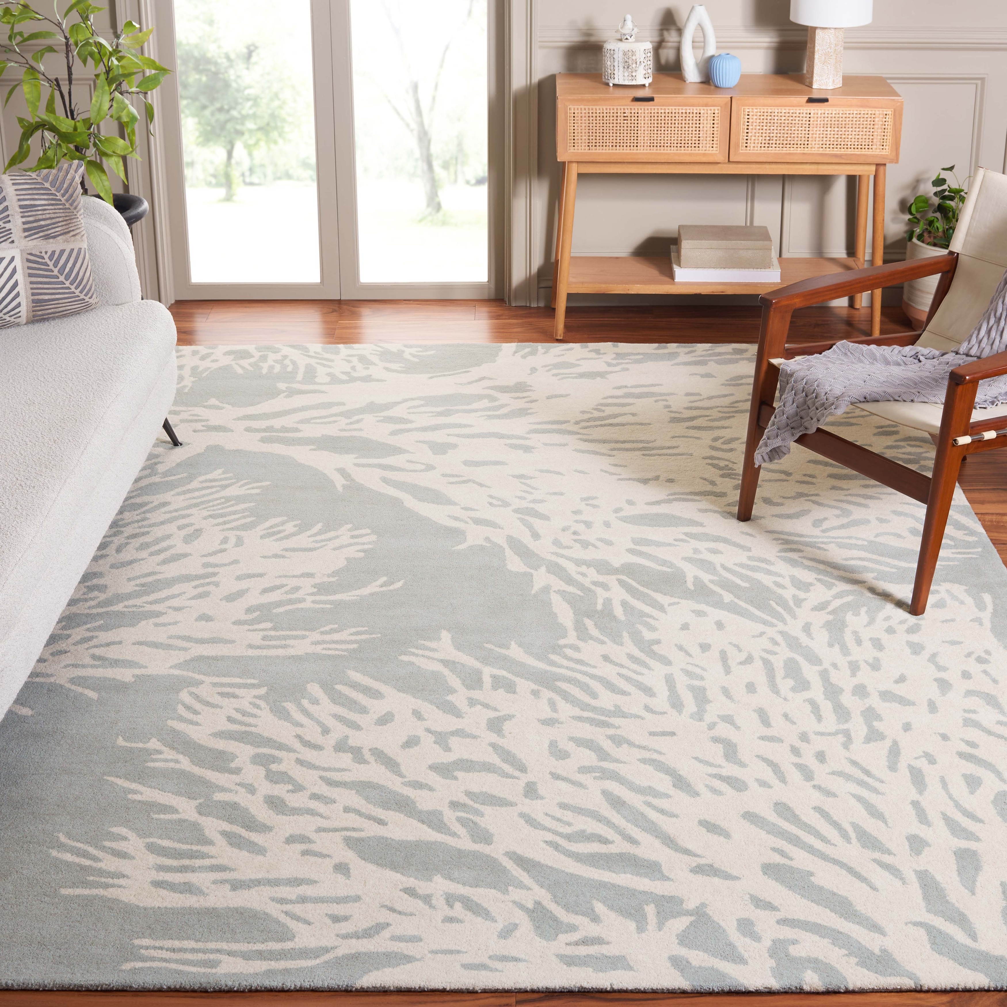 SAFAVIEH Handmade Bella Dwynwen Modern Floral Wool Rug