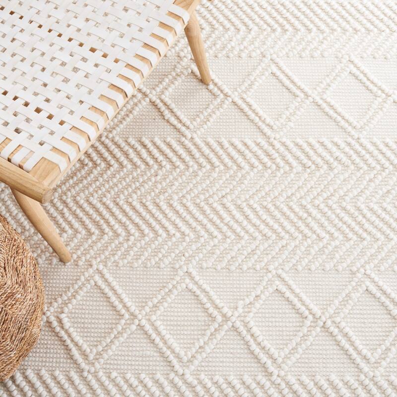 SAFAVIEH Handmade Natura Sabiha Boho Wool Rug