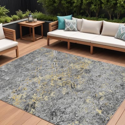 HomeRoots Geometric Transitional Rectangle Outdoor Rug