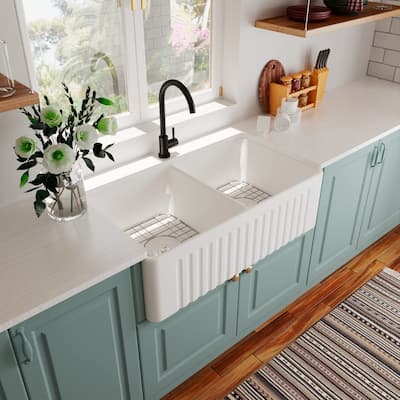 White Fireclay Farmhouse Apron Kitchen Sink with Grid and Strainer