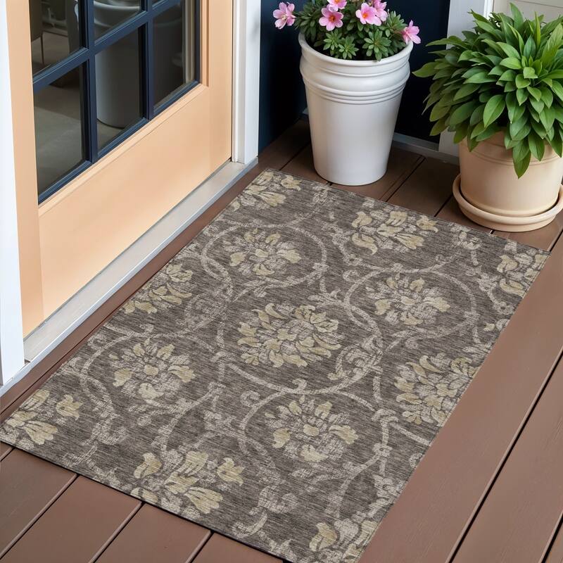 HomeRoots Floral Traditional Rectangle Outdoor Rug - 3' x 5'