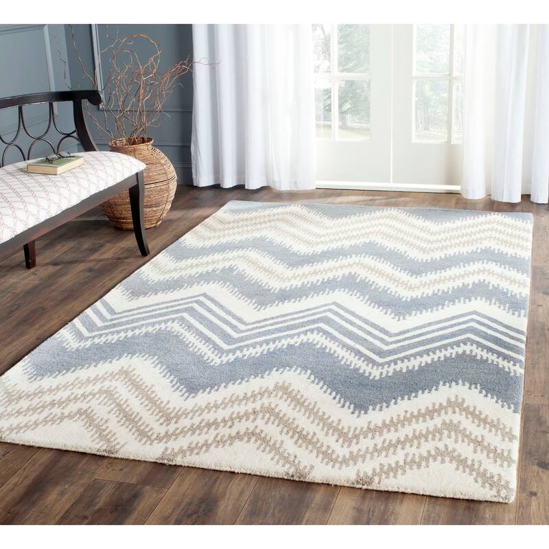SAFAVIEH Handmade Capri Alexanne Modern Wool Rug - 5' x 8' - Blue/Ivory