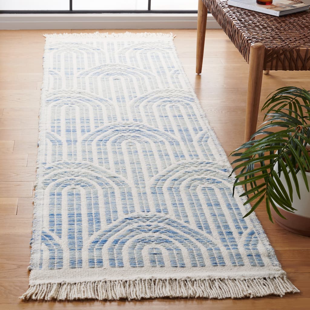 SAFAVIEH Handmade Kilim Irina Geometric Tassel Wool Rug