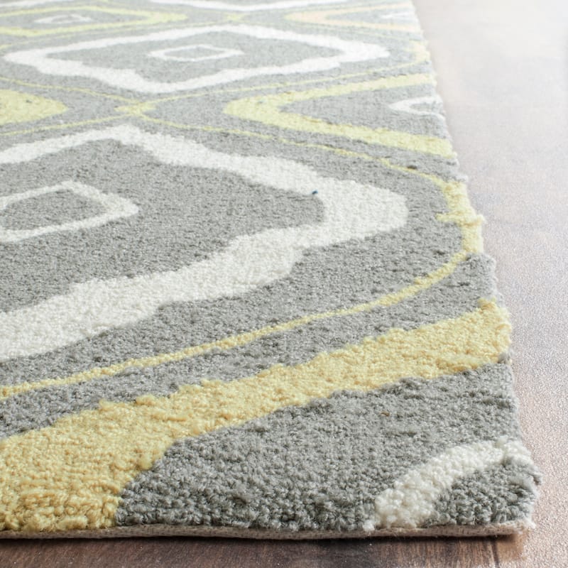 SAFAVIEH Handmade Four Seasons Soumia Floral Rug