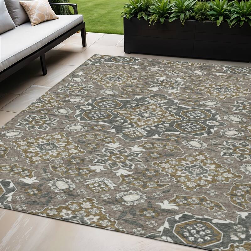 HomeRoots Medallion Traditional Rectangle Outdoor Rug - 5' X 8'