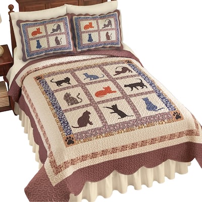 Playful Cat Patchwork Scalloped Edge Quilt