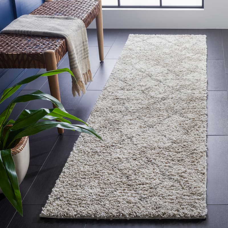 SAFAVIEH Berber Shag Toyo Light Grey/Cream Rug - 2'3" x 6' Runner - Cream/Light Grey