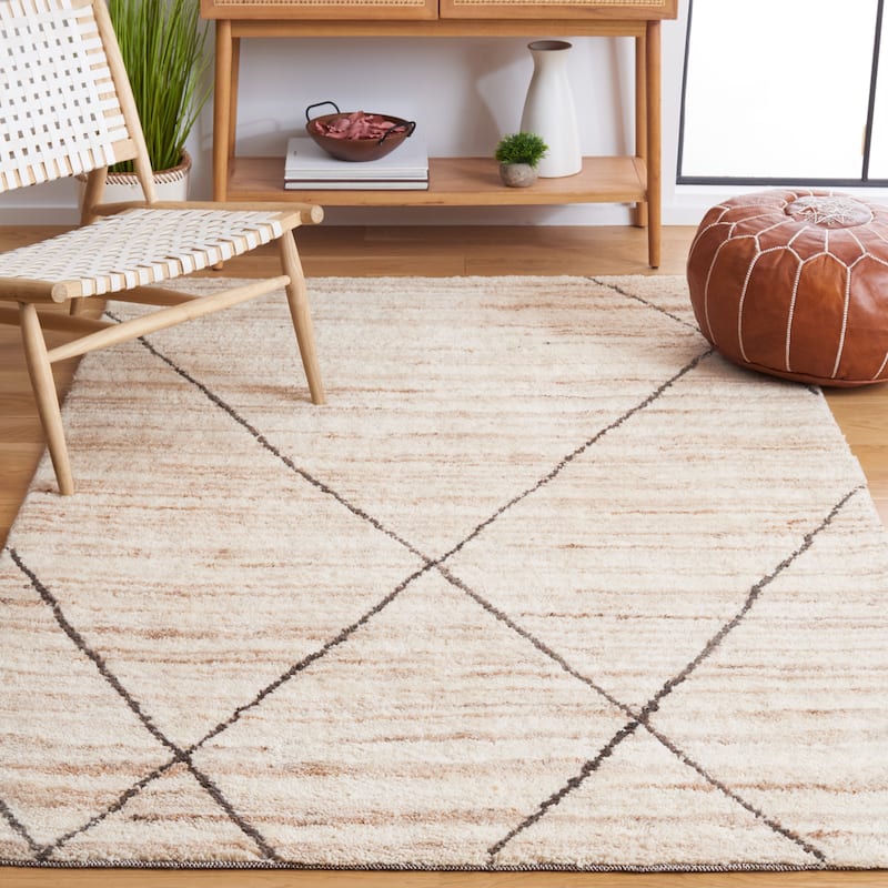 SAFAVIEH Handmade Casablanca Ljiljanka Wool Rug - 4' x 6' - Beige