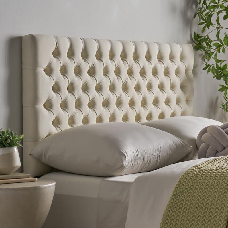 Headboard with a strong shape and robust button Diamond Tufted design