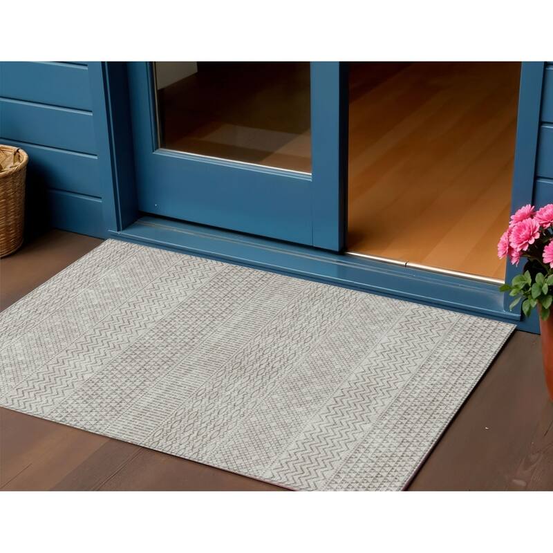 HomeRoots Chevron Modern Rectangle Outdoor Rug - 3' x 5'