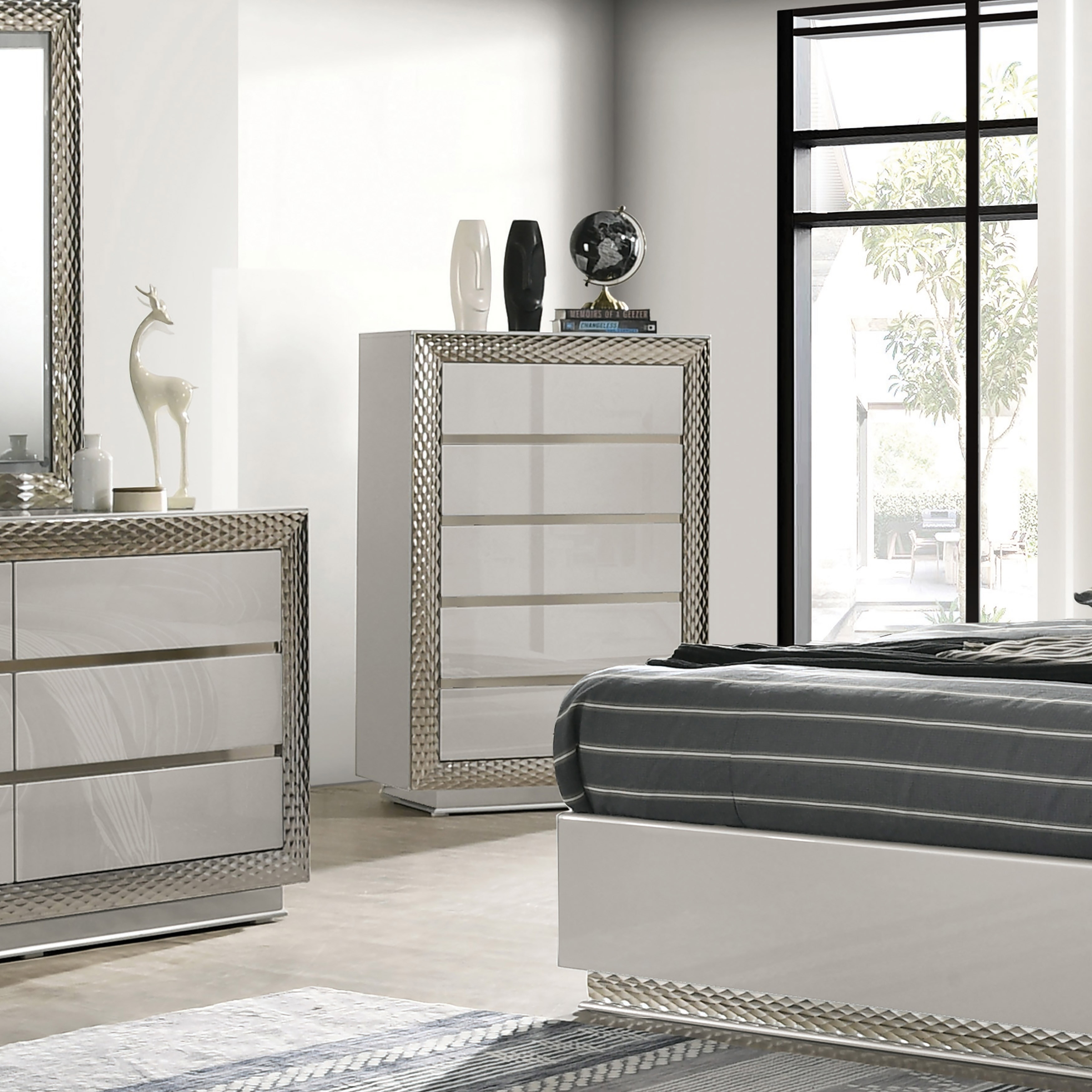 Furniture of America Urene Glam Grey Wood 5-Drawer Chest