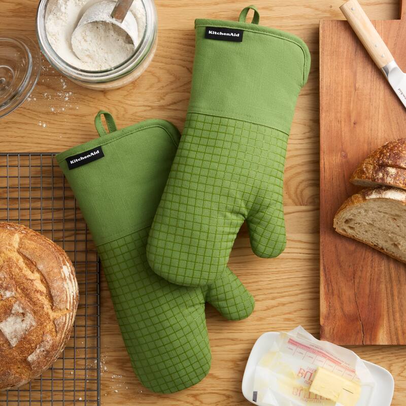 KITCHENAID Gourmet Series Gridlines Oven Mitts 2-Pack Set, Heat Resistant up to 600°F, Soft Silicone Grip, Magnetic Cuff