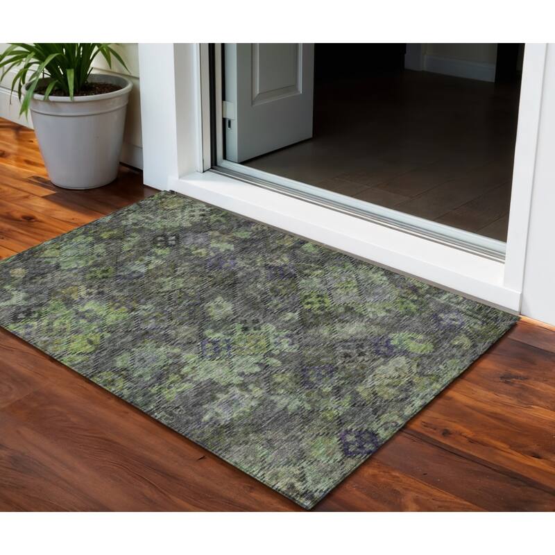 HomeRoots Floral Traditional Rectangle Outdoor Rug - 3' x 5'