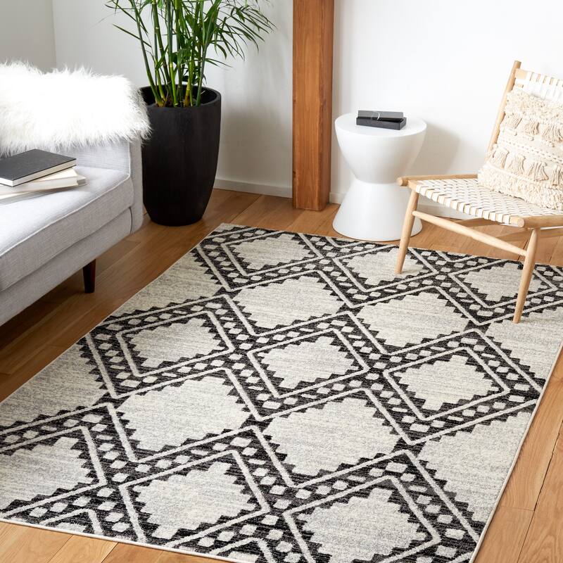 SAFAVIEH Tulum Ila Moroccan Boho Rug - 5'5" x 7'7" - Ivory/Black