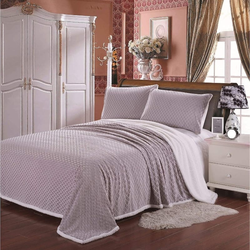 Home Essentials by Décor&More Mermaid Oversized Sherpa Blanket