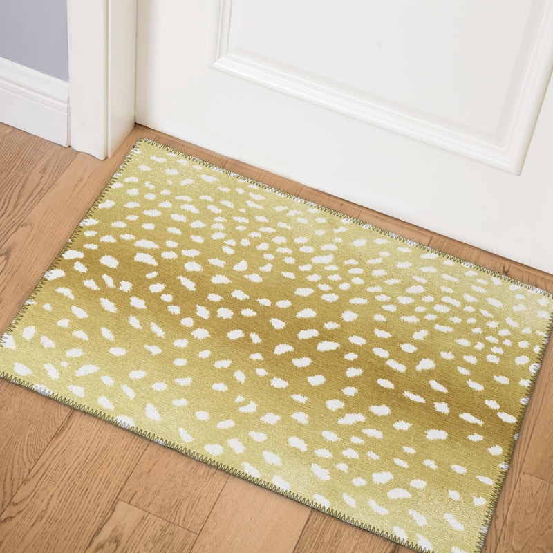 Indoor/ Outdoor Addison Safari Gazelle Animal Print Washable Area Rug - 1'8" x 2'6" - Gilded