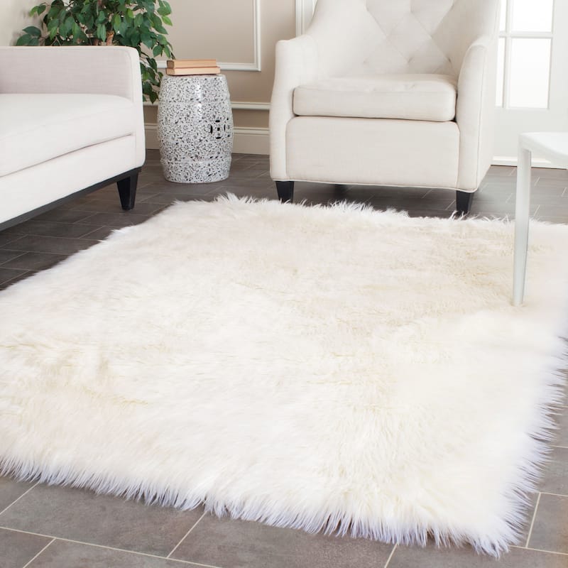 SAFAVIEH Faux Sheep Skin Alexandria 2.4-inch Thick Rug