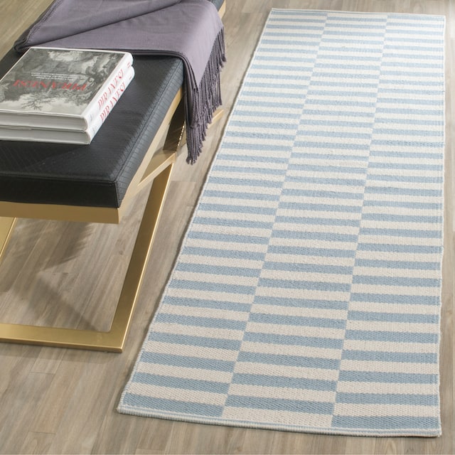 SAFAVIEH Handmade Flatweave Montauk Salinda Casual Cotton Rug - 2'3" x 7' Runner - Ivory/Light Blue