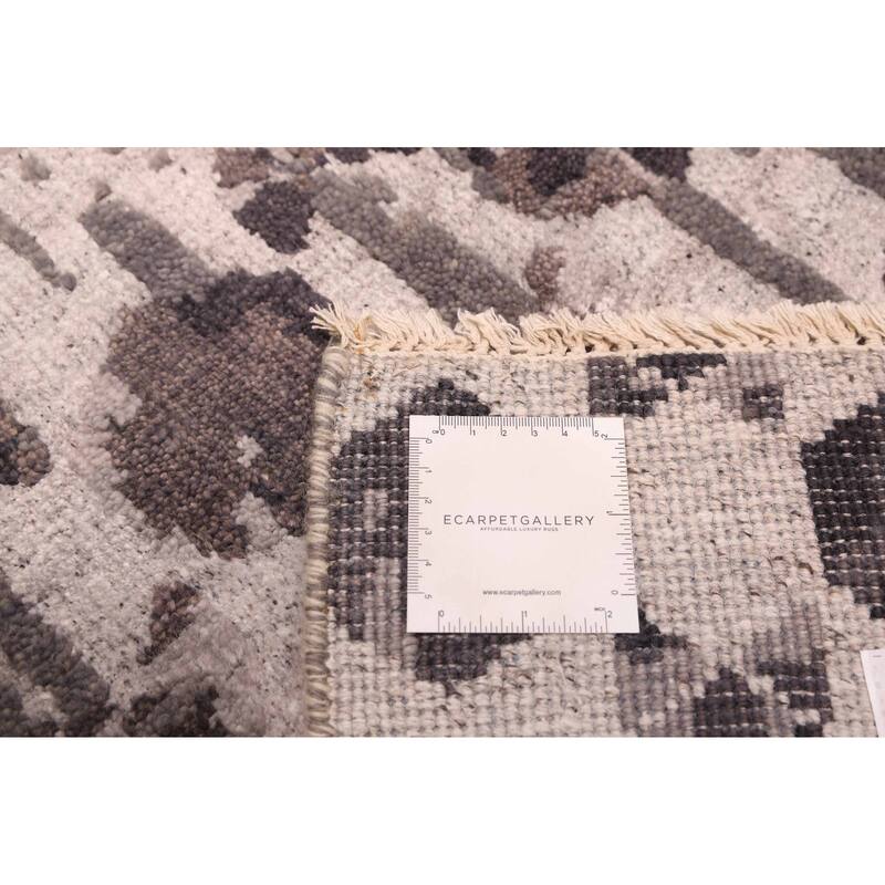 ECARPETGALLERY Hand-knotted Legacy Light Grey Wool Rug - 5'4 x 7'9