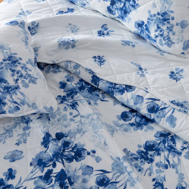 Luxurious Blue Watercolor Florals Microfiber Quilt Set With Shams