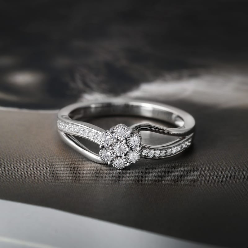 1/10ct TDW Diamond Floral Cluster Ring in Silver for Women - 7.5 - White