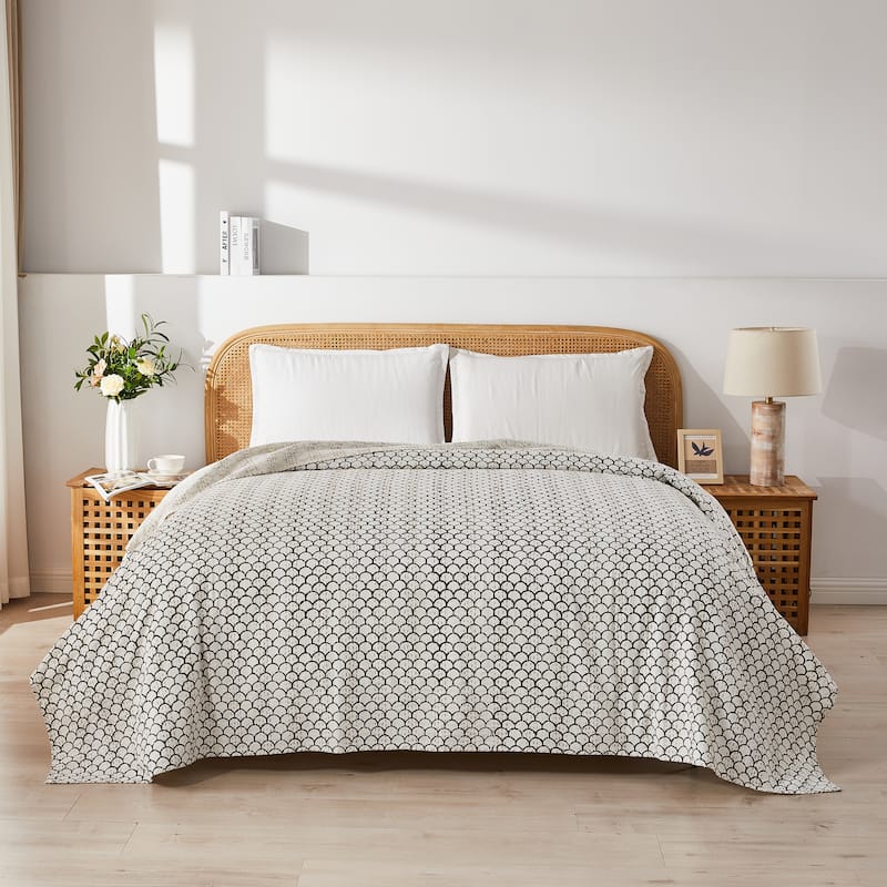 Melange Home Hand Stitched Scallop Block Print Kantha Coverlet and Shams - Coverlet Only - Queen - 1 Piece