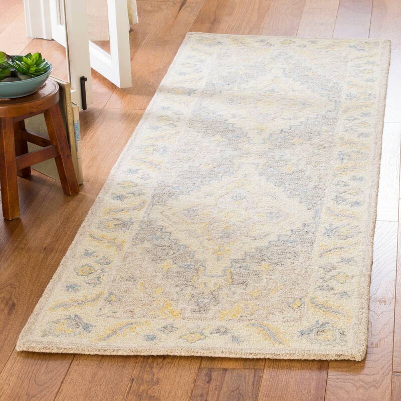 SAFAVIEH Handmade Micro-Loop Ludivine Wool Rug