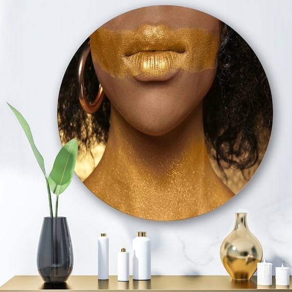 Designart 'African-American Woman With Golden Paint on Body' Modern Metal  Circle Wall Art - Bed Bath & Beyond - 33361122