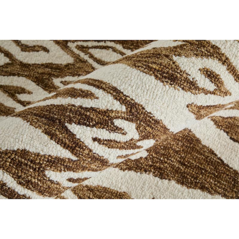 Esser R8A43 Medallion Transitional Area Rug