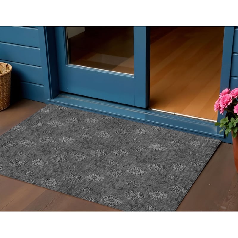 HomeRoots Floral Transitional Rectangle Outdoor Rug - 3' x 5'