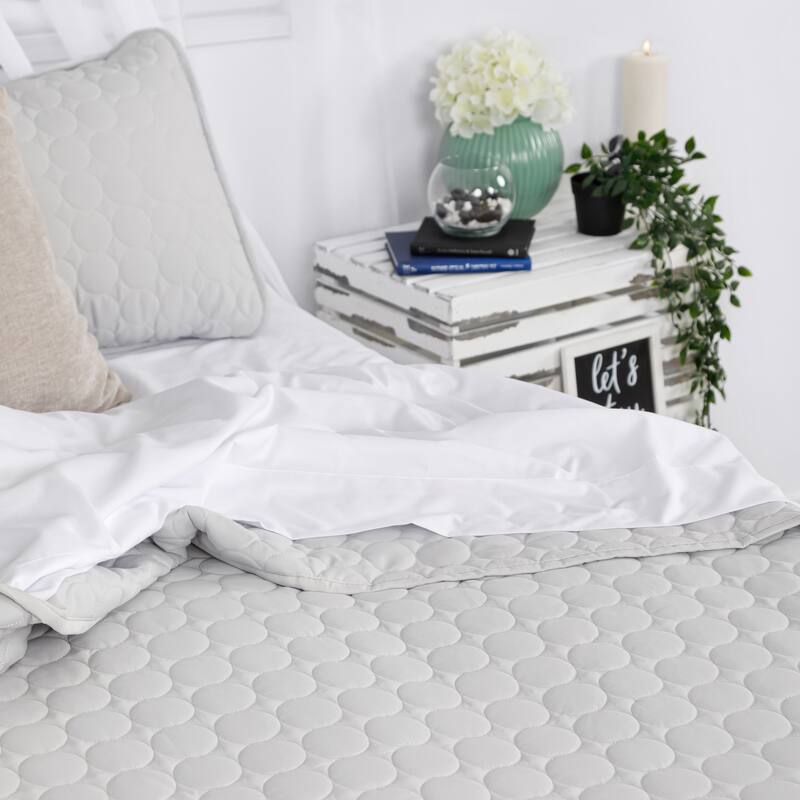 Vilano Ultra-Soft Lightweight 3-piece Quilt and Sham Set