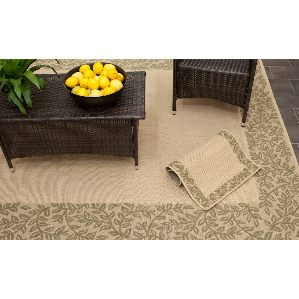 SAFAVIEH Courtyard Ciresica Indoor/ Outdoor Waterproof Patio Backyard Rug