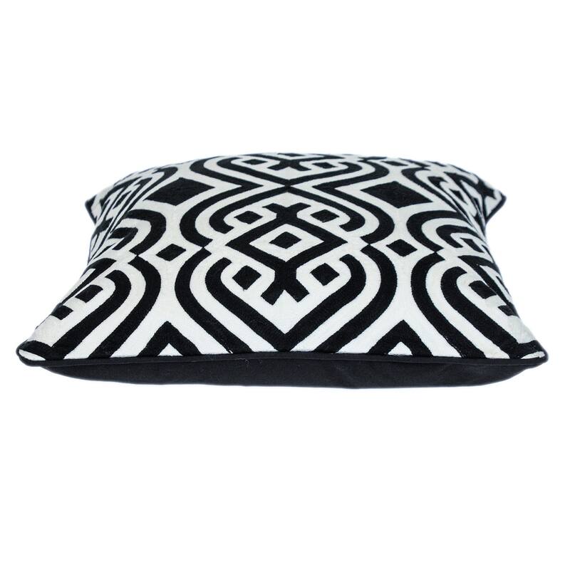 HomeRoots 18" X 18" Black 100% Cotton Geometric Zippered Pillow